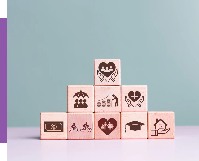 Cubes with images showing additional benefits Cablenet offers such as hybrid model, free telecom services and more
